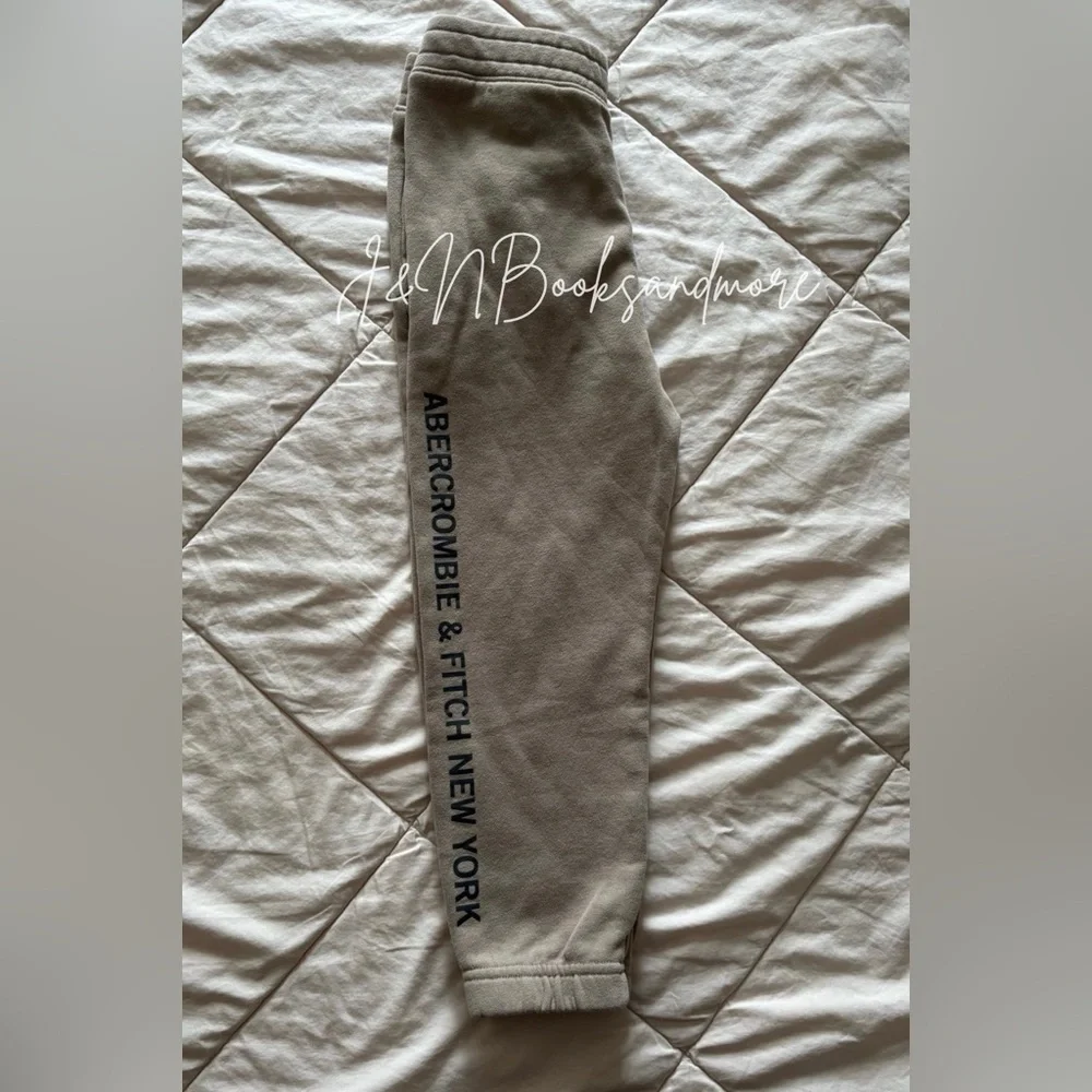 Abercrombie & Fitch preowned worn